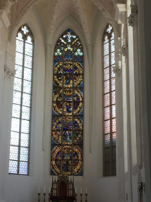 Fenster in einer Kirche 
